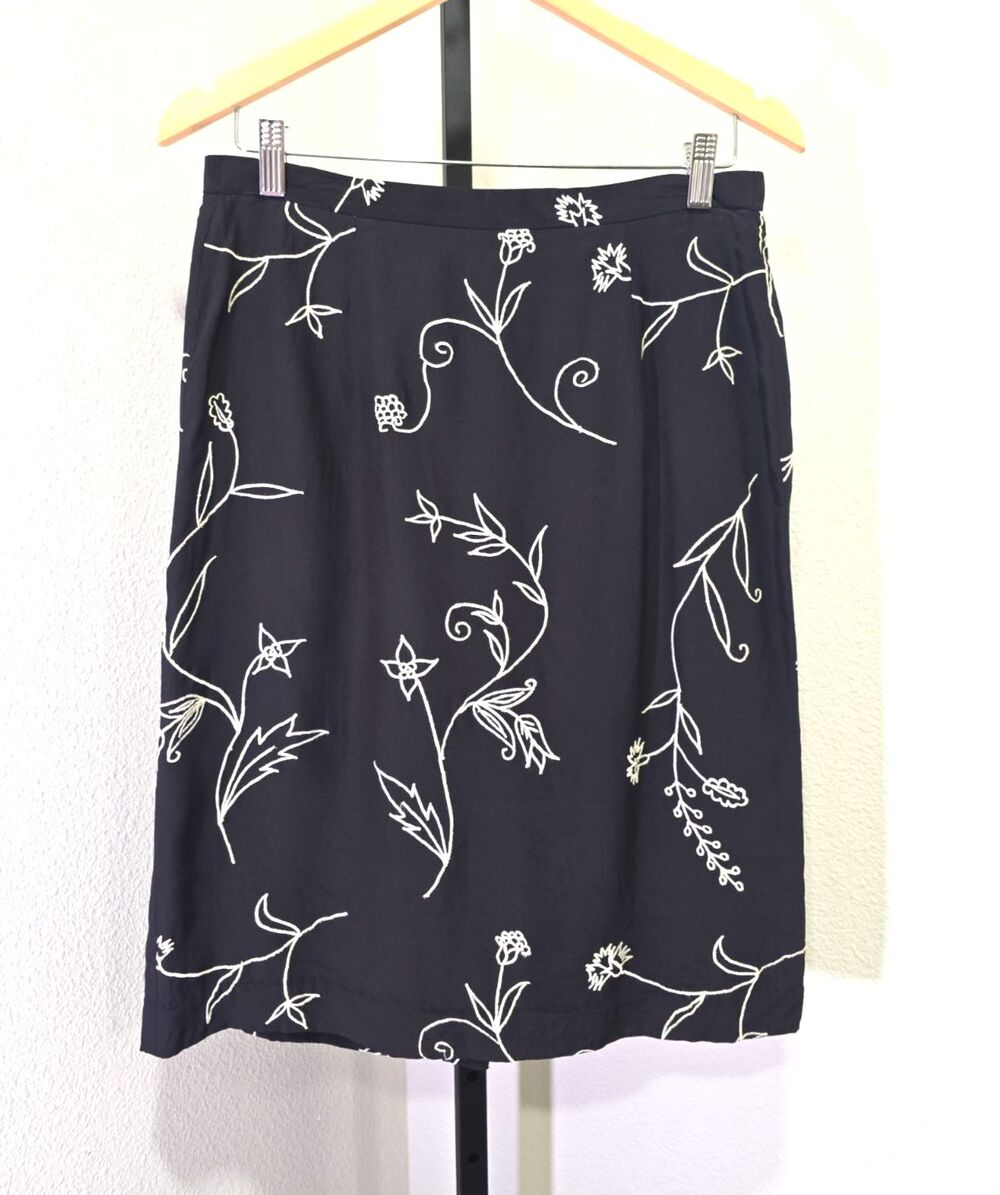 Talbots 100% Silk Black Embroidered Floral Skirt 8 Lined Classic Whimsy Office